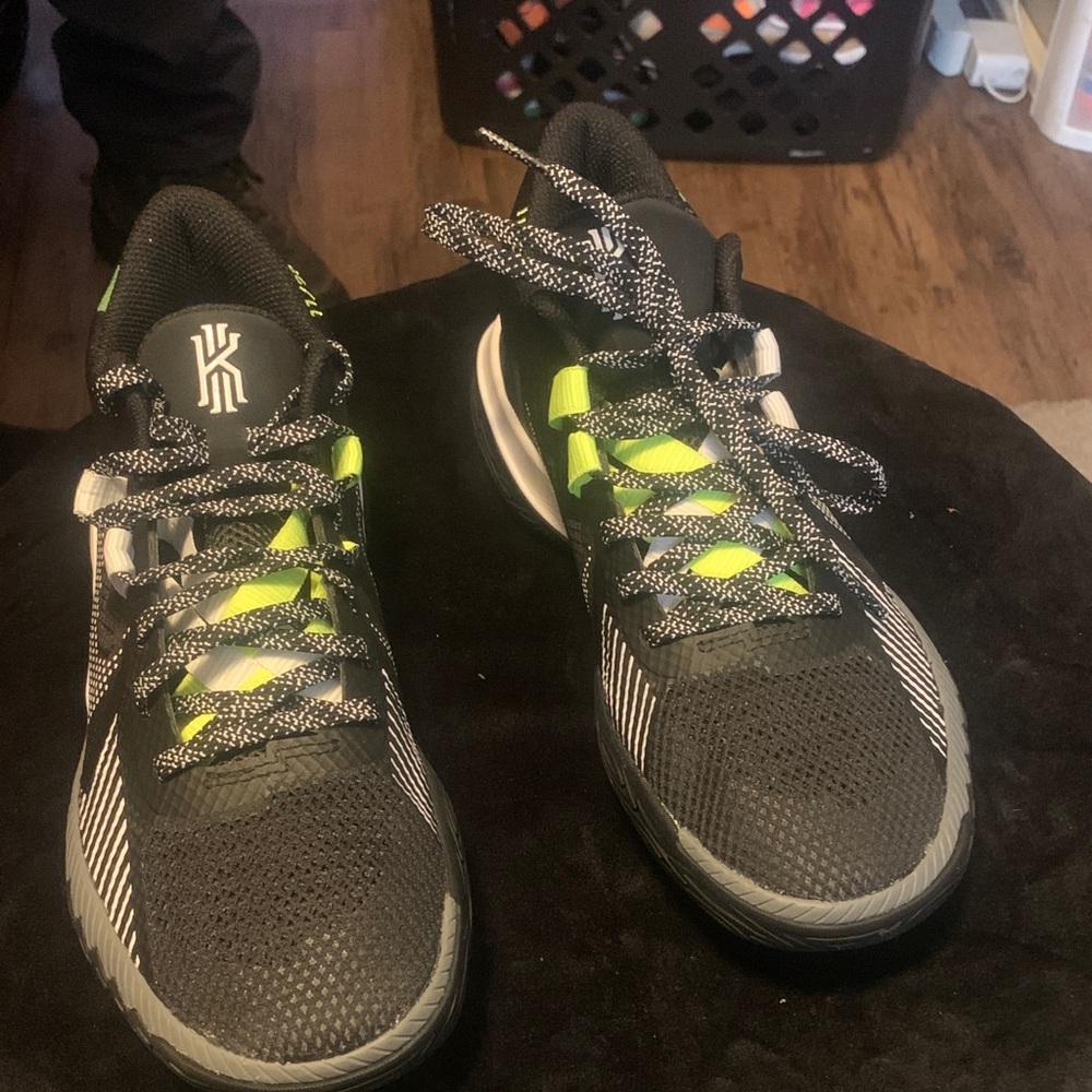 Nike Kyrie Flytrap 5 shoes new